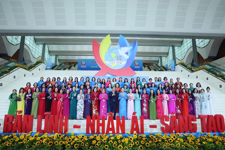 Phụ nữ Việt Nam chung sức xây dựng đất nước dân chủ, giàu mạnh, phồn vinh, văn minh, hạnh phúc