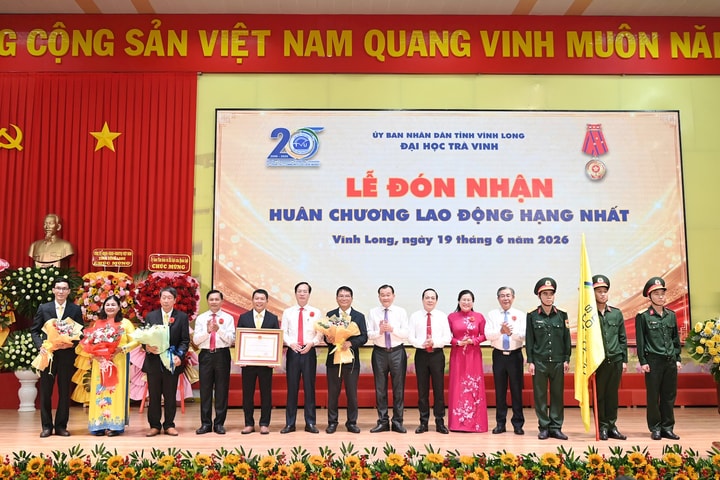 Đại học Trà Vinh được tặng thưởng Huân chương Lao động hạng Nhất