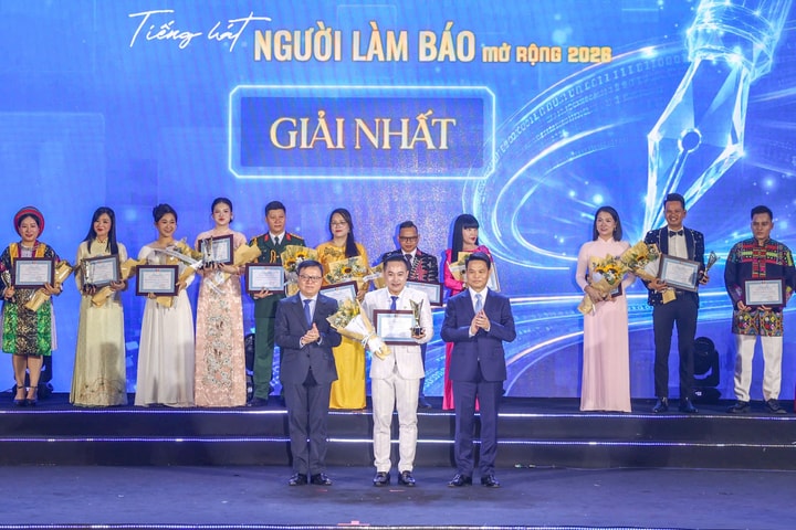Trao giải Cuộc thi Tiếng hát người làm báo