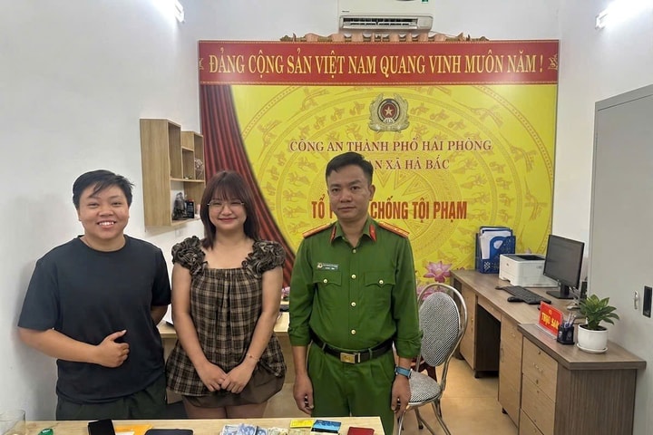 Nhặt được gần 9 triệu đồng, người phụ nữ trình báo công an