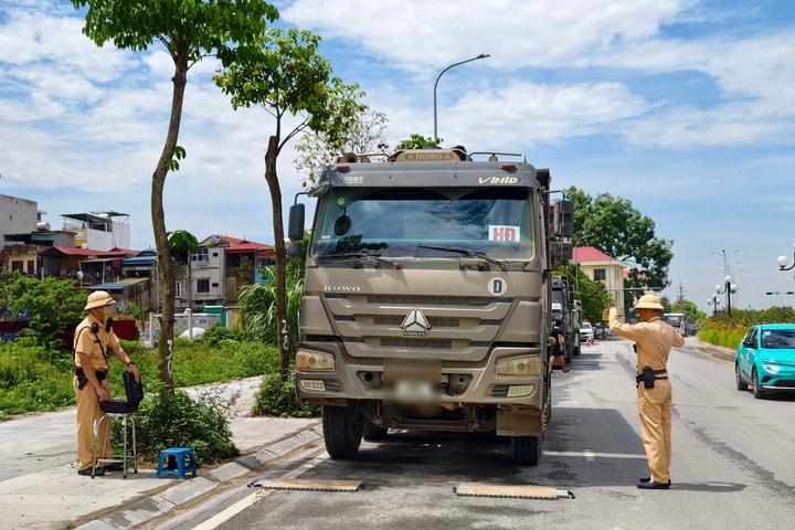 Cầu, đường “oằn mình” trước xe quá tải: Hệ lụy từ hành vi cơi nới thành thùng