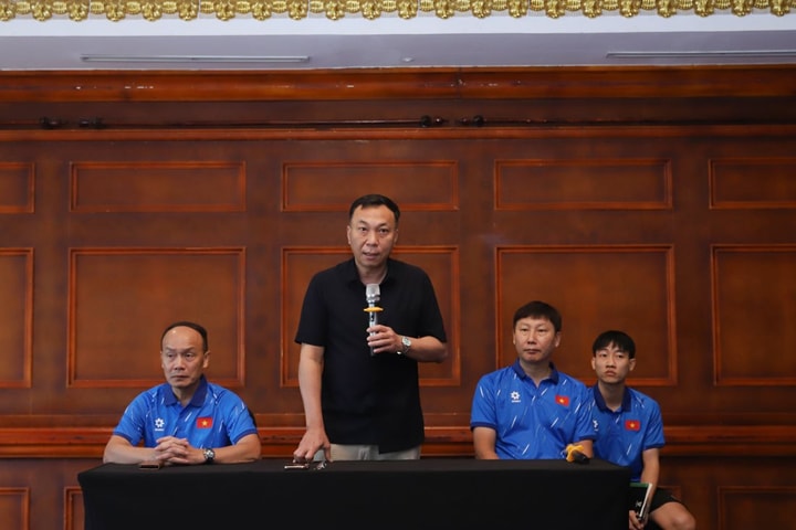 Chủ tịch LĐBĐVN Trần Quốc Tuấn động viên tuyển Việt Nam trước ASEAN Cup 2026