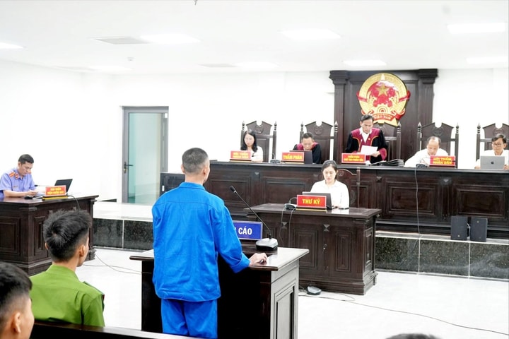 Mâu thuẫn trong góp trả tiền hát, đâm bạn đứt động mạch cổ