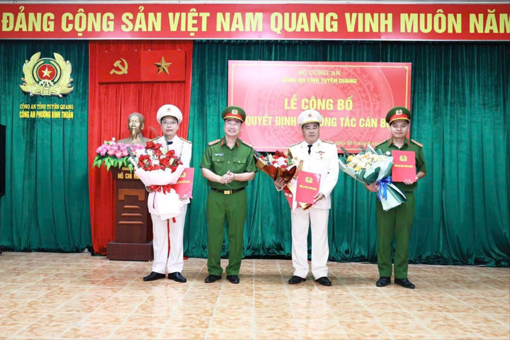 Công an tỉnh Tuyên Quang công bố các quyết định công tác cán bộ