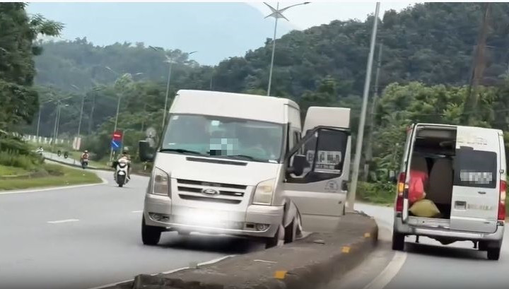 Biến lòng đường thành bến bãi tự phát - Hệ lụy từ sự tùy tiện