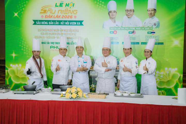 Ba bếp trưởng quốc tế sáng tạo món ngon từ sầu riêng