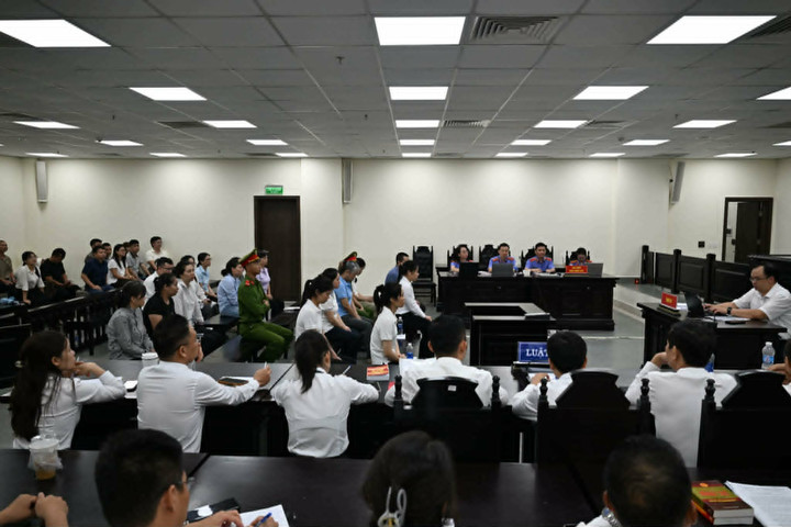 Hoãn xét xử vụ thực phẩm chức năng giả, HĐXX yêu cầu xác minh tình trạng sức khỏe bị cáo