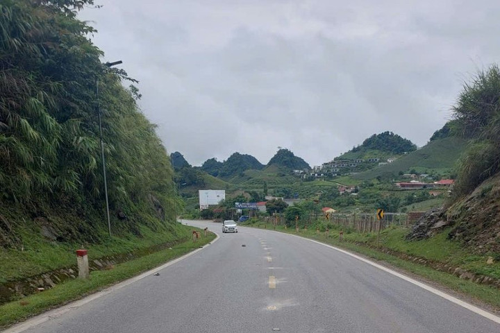 Thí điểm lắp đinh phản quang năng lượng mặt trời trên Quốc lộ 6