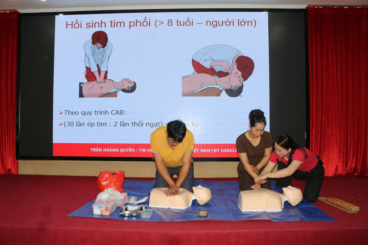 Tập huấn kỹ năng phòng chống thiên tai cho 40 Trưởng bản