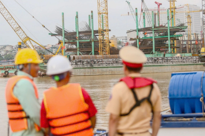 Hà Nội siết an toàn giao thông đường thủy tại các dự án cầu vượt sông Hồng