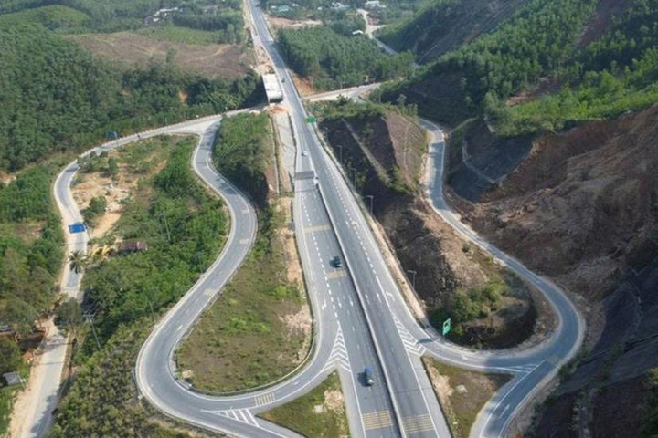 Cao tốc Cam Lộ - La Sơn tạm dừng lưu thông ban đêm để phục vụ mở rộng