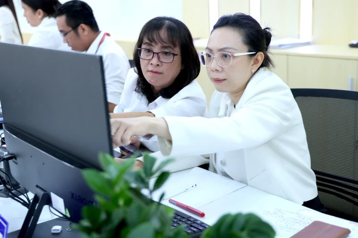 Chuyển sang công chức sau sắp xếp bộ máy có phải làm thủ tục chuyển ngạch?