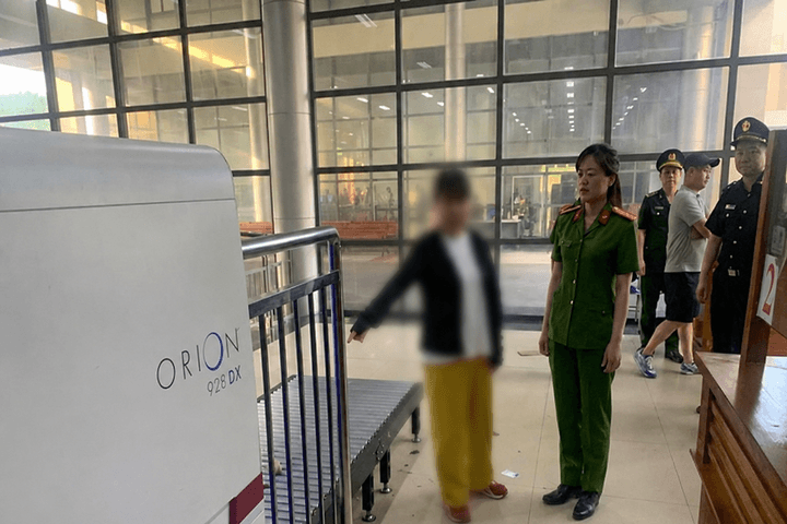 Khởi tố đối tượng người nước ngoài vận chuyển trái phép 55.100 Nhân dân tệ qua biên giới