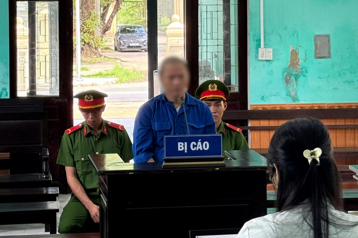 Xét xử bị cáo bẻ gãy bảo vật quốc gia "Ngai vua triều Nguyễn"