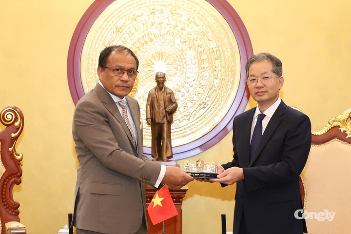 Chánh án Nguyễn Văn Quảng tiếp Tổng Chưởng lý Malaysia Tan Sri Mohd Dusuki Mokhtar