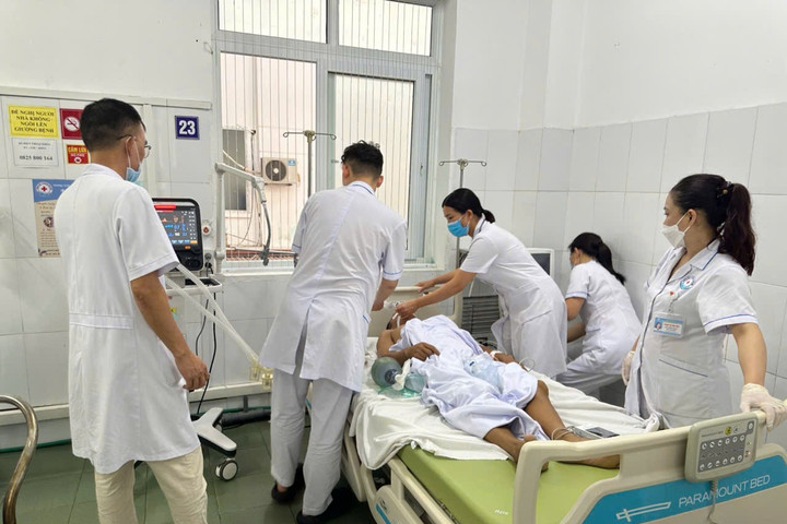 Thuyền trưởng kể giây phút thoát chết sau vụ lật tàu