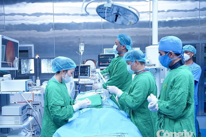 Phẫu thuật thành công ca thoát vị đĩa đệm phức tạp bằng nội soi ít xâm lấn