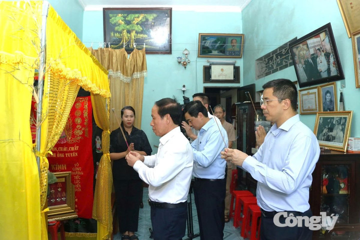 Phó Thủ tướng Lê Tiến Châu dâng hương tưởng niệm nữ Anh hùng Ngô Thị Tuyển