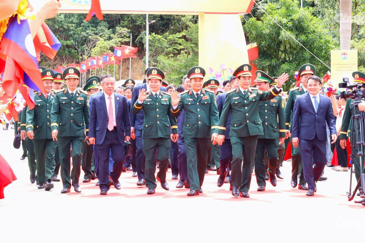 Việt Nam – Lào: Thắt chặt tình đoàn kết, vun đắp biên giới hòa bình và phát triển