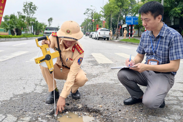 Hà Nội xử lý nghiêm xe tải vi phạm tải trọng, lộ trình trên đường Lê Hữu Tựu