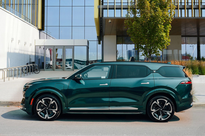 VinFast VF 9: SUV biến chuyến công tác thành ngày làm việc hiệu quả
