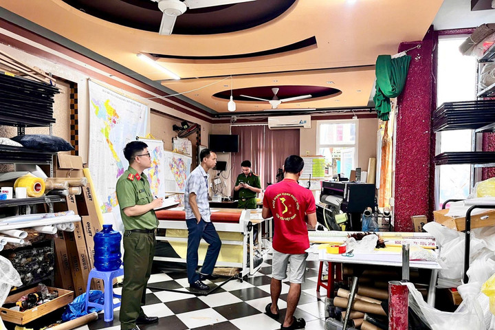 Xử phạt cơ sở in và bán bản đồ Việt Nam trên mạng xã hội