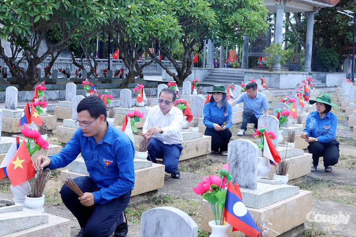 Nghẹn ngào khúc tráng ca Tháng Bảy