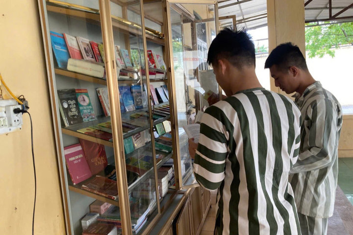 Khi trang sách hướng thiện làm dịu những lầm lỗi