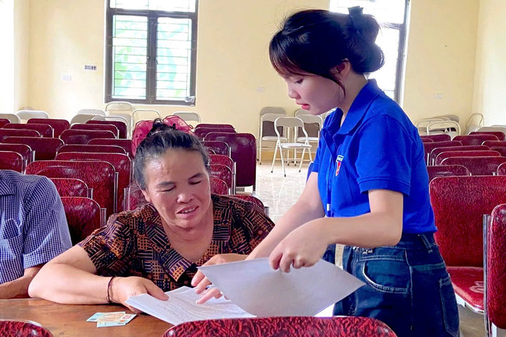 Áo xanh tình nguyện chung tay đưa chuyển đổi số đến vùng cao