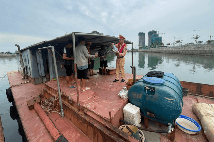Quảng Ninh: Xử lý nghiêm các phương tiện vi phạm trên tuyến đường thủy nội địa