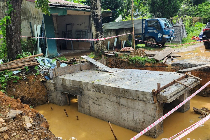 Thi công đường tỉnh 523B: Người dân “kêu trời” vì bụi, lầy và nguy cơ tai nạn rình rập