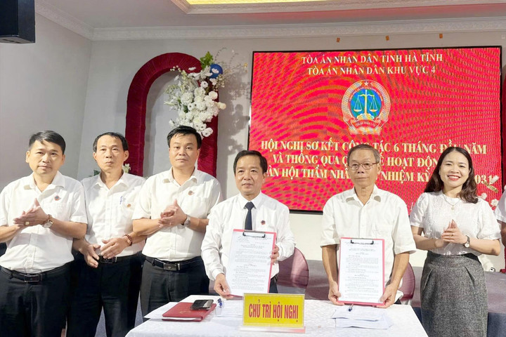 TAND khu vực 4 - Hà Tĩnh: Sơ kết công tác và thông qua Quy chế phối hợp Đoàn Hội thẩm