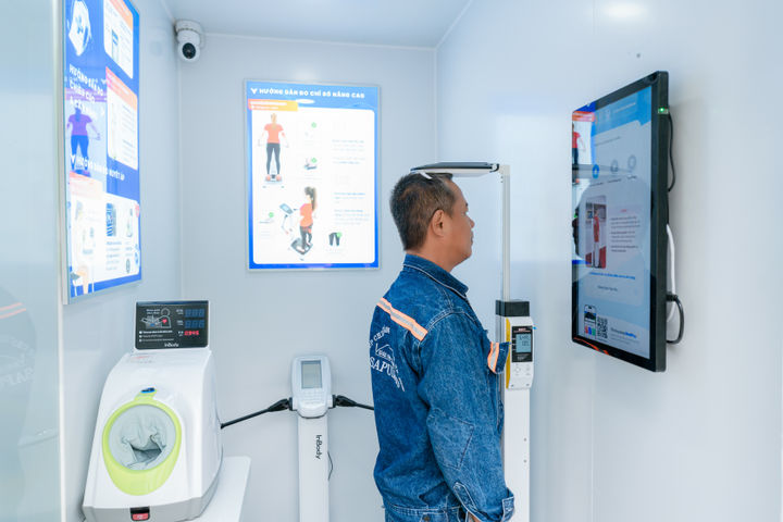 Phố đi bộ Nguyễn Huệ lần đầu ra mắt "Trạm Công dân số" siêu tiện ích