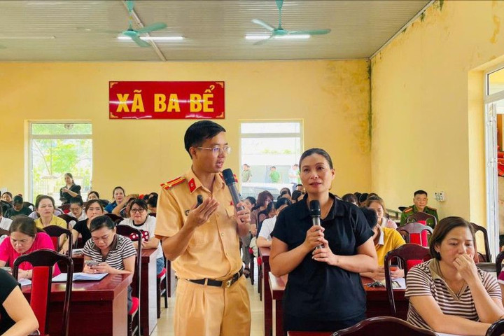 Thái Nguyên: Tuyên truyền pháp luật về ATGT đường thủy cho người dân Ba Bể