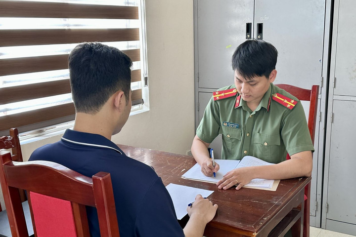 Khởi tố 2 đối tượng đánh bạc qua mạng và chơi lô đề