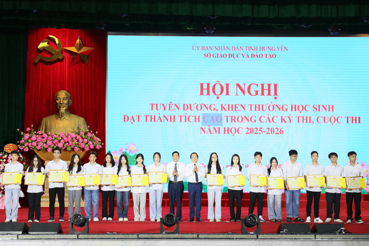 Hưng Yên: Khen thưởng 276 học sinh đạt thành tích cao