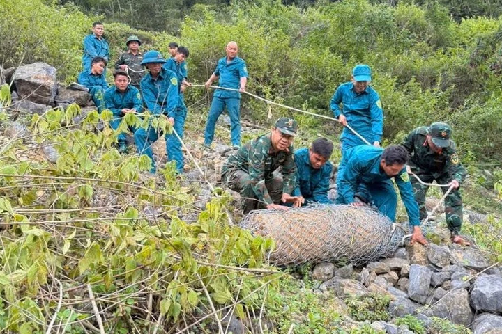 Phát hiện quả bom nặng 350 kg khi đào móng nhà