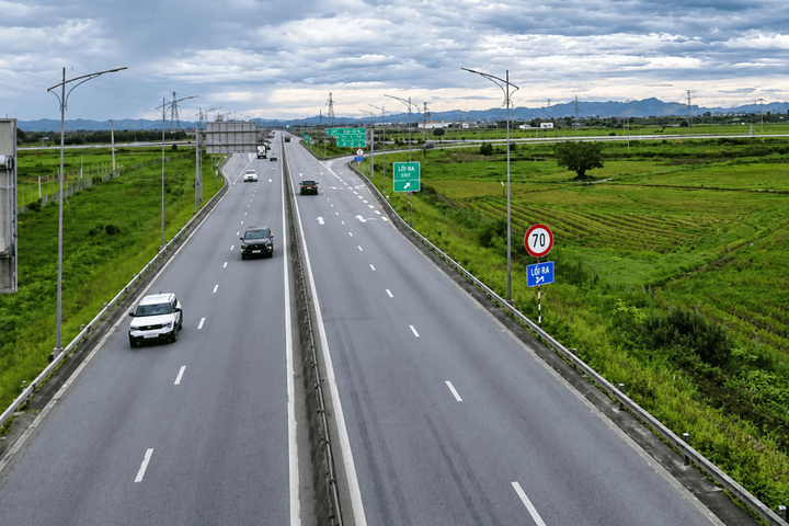Chỉ hơn 42% phương tiện trên cao tốc có thiết bị cảnh báo sự cố