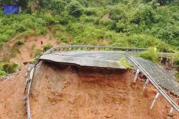 Lai Châu thông xe tạm Quốc lộ 12