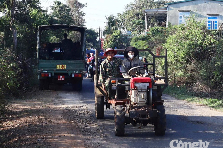 Đảm bảo an toàn khi sử dụng xe máy cày mùa thu hoạch