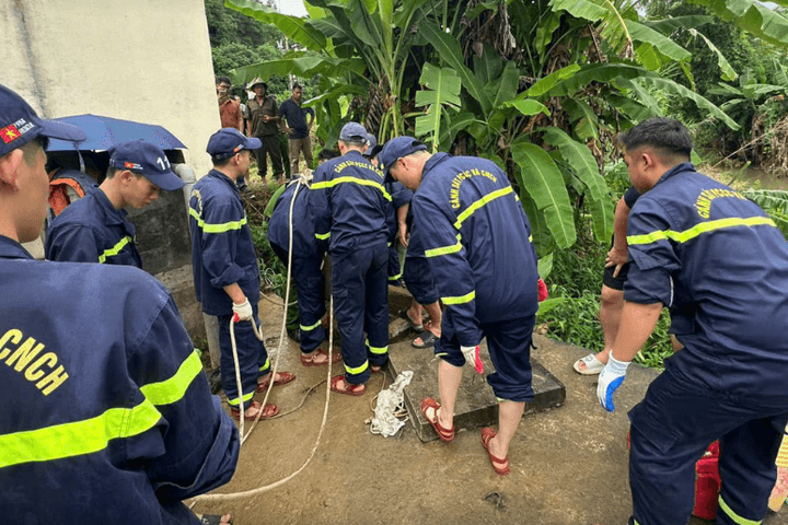Ngạt khí khi vệ sinh bể chứa nước, 4 người thương vong