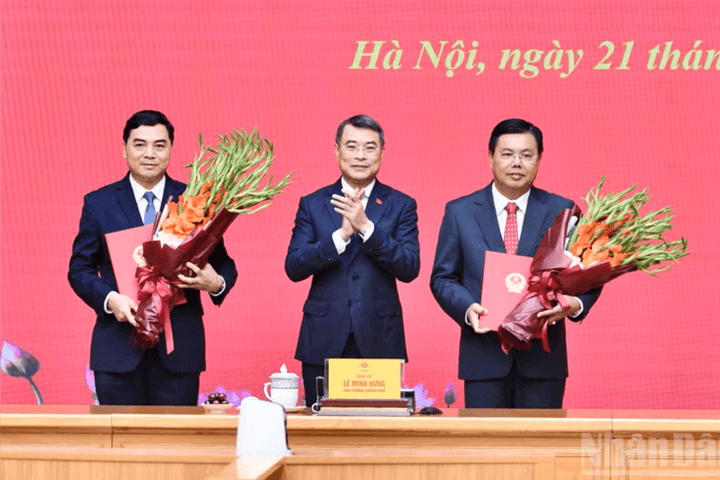 Công bố quyết định của Thủ tướng Chính phủ về công tác cán bộ