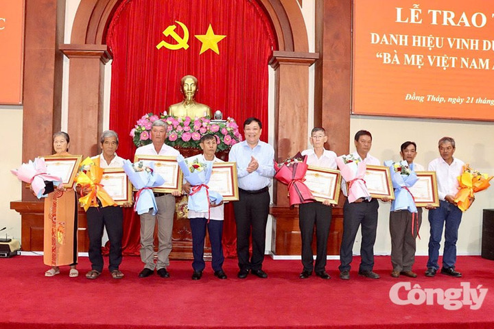 Đồng Tháp: Trao tặng danh hiệu Mẹ Việt Nam Anh hùng