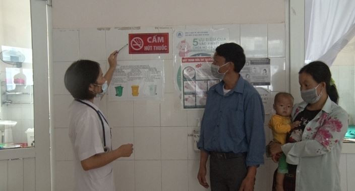 Bệnh viện nói không với thuốc lá: Khẩu hiệu hay “yêu cầu sinh tử”?