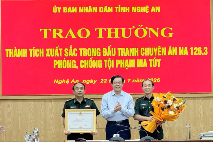 Trao thưởng Ban Chuyên án triệt phá đường dây vận chuyển ma túy qua biên giới