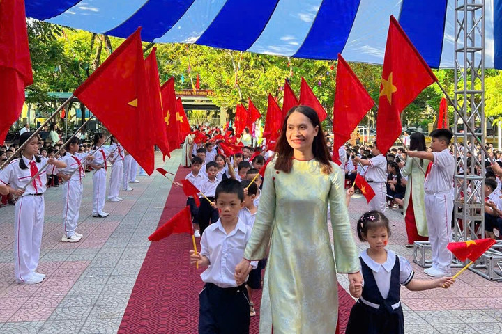 Huế xây dựng khung trần các khoản thu trường học
