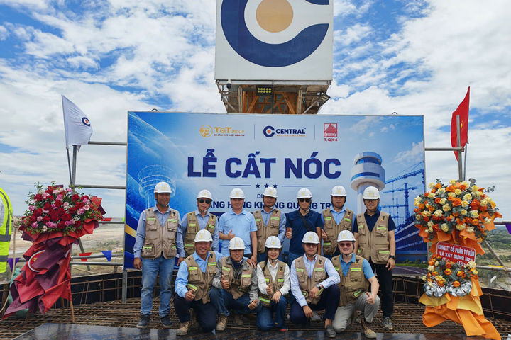 Chính thức cất nóc Đài Kiểm soát không lưu, Cảng hàng không Quảng Trị tăng tốc tiến độ