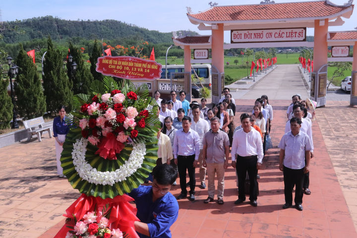 Các Chi bộ TAND TP. Đà Nẵng tổ chức sinh hoạt chuyên đề "Về nguồn", tri ân các Anh hùng Liệt sĩ