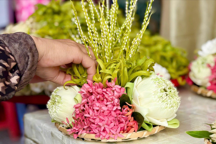 Hoa gói, hoa đĩa - nét thanh tao trong nếp sống người Hà Nội