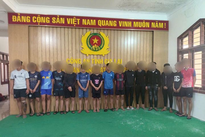 Tạm giữ 16 đối tượng cầm hung khí, lái xe nẹt pô ở Gia Lai